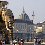 Proche Nouveau Chu Parking Gratuit *